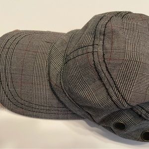 CAP medium,  gray, black,burgundy pattern